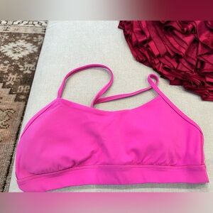 lululemon athletica Flow Y Bra Nulu
Light Support